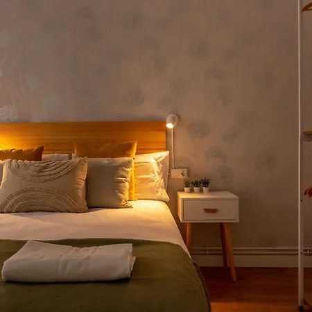 Unamuno, Al Lado Del Casco Viejo *