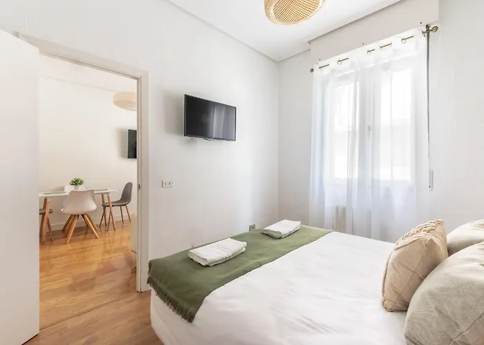 Unamuno, Al Lado Del Casco Viejo *