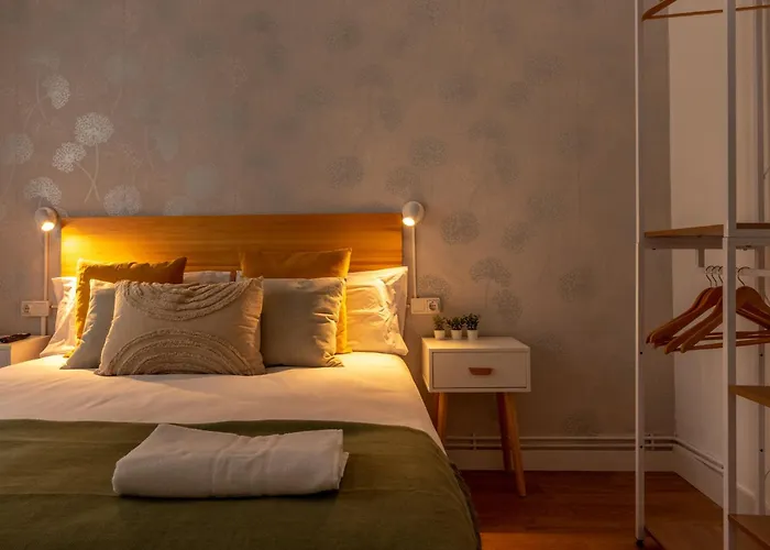 Unamuno, Al Lado Del Casco Viejo *