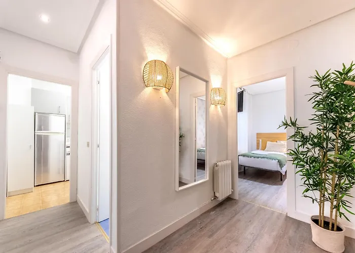 Unamuno, Al Lado Del Casco Viejo *